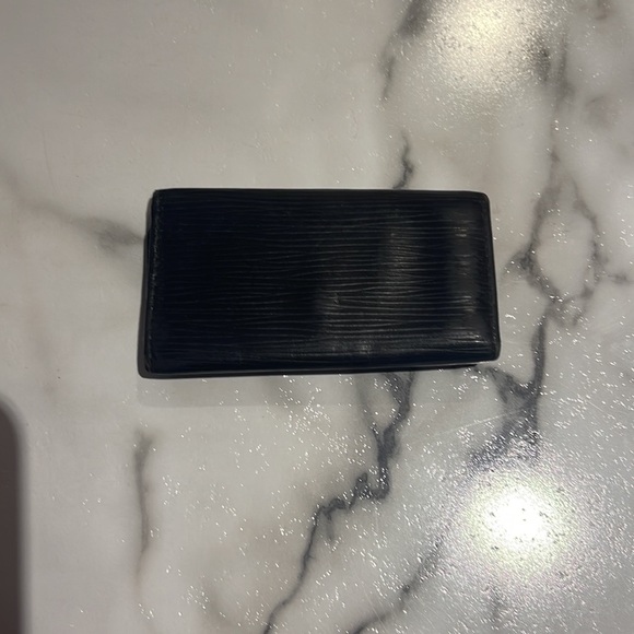 Authentic Louis Vuitton Epi Black 4 hooks Key Holder - Picture 2 of 8